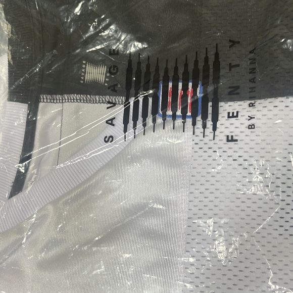 SAVAGE X FENTY NFL TWO TONE crop  JERSEY by Rihanna Super Bowl WhT/ blk nwt - Picture 3 of 4